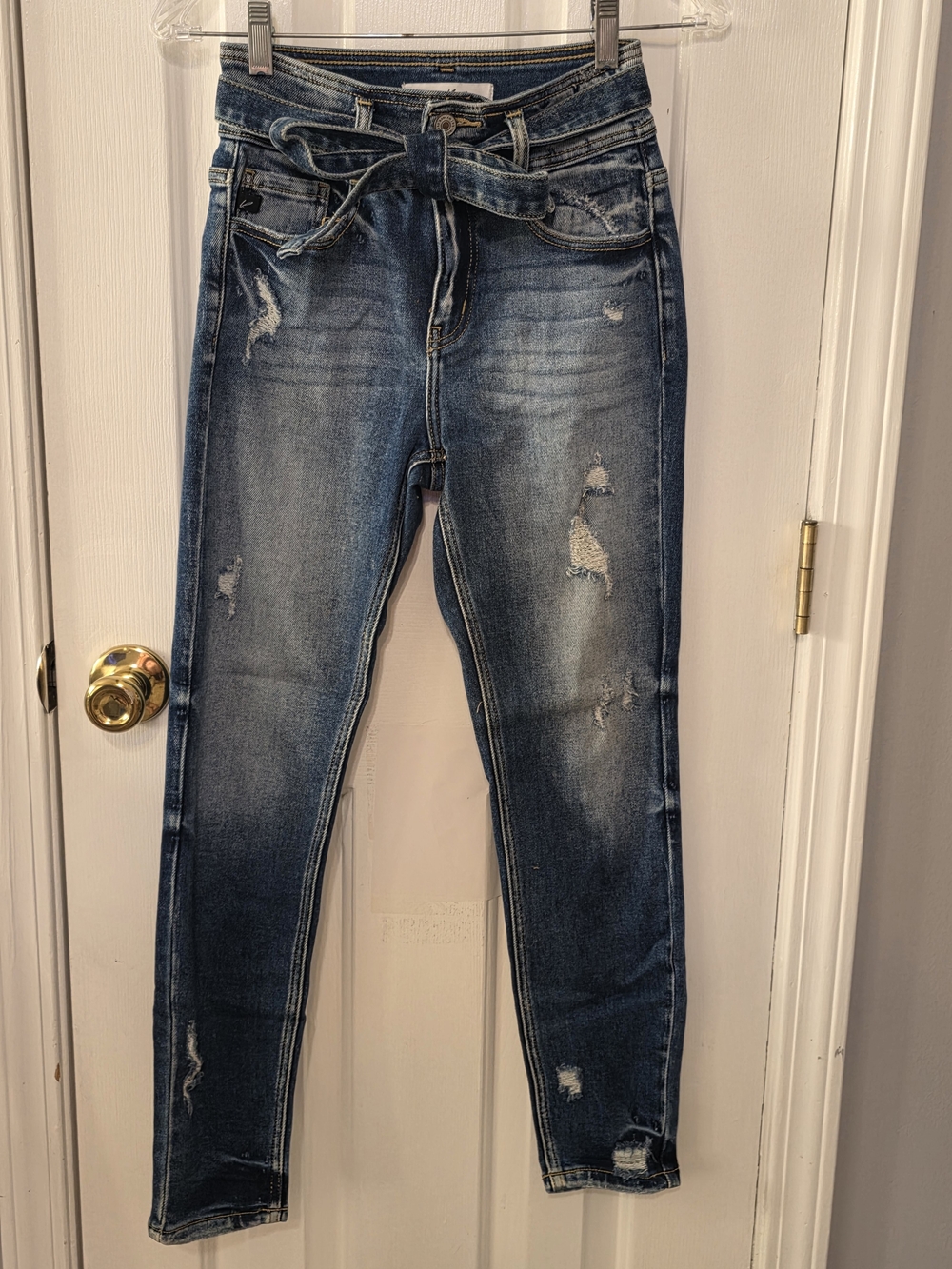 KanCan Medium Wash Distressed Skinny Jeans with Tie Belt Size 1